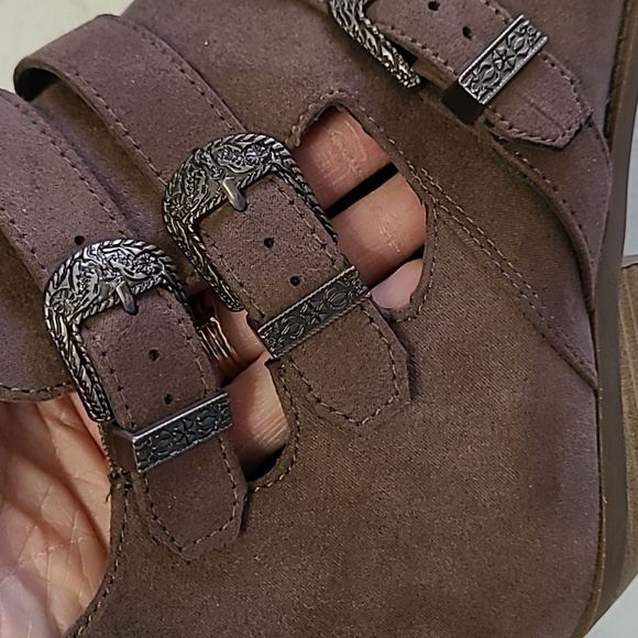 True Craft Stylish Brown Ankle Boots with Buckles size 10 - Picture 9 of 12